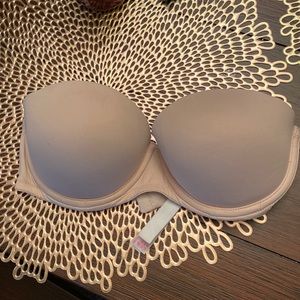 Victoria’s Secret pink strapless bra 32c